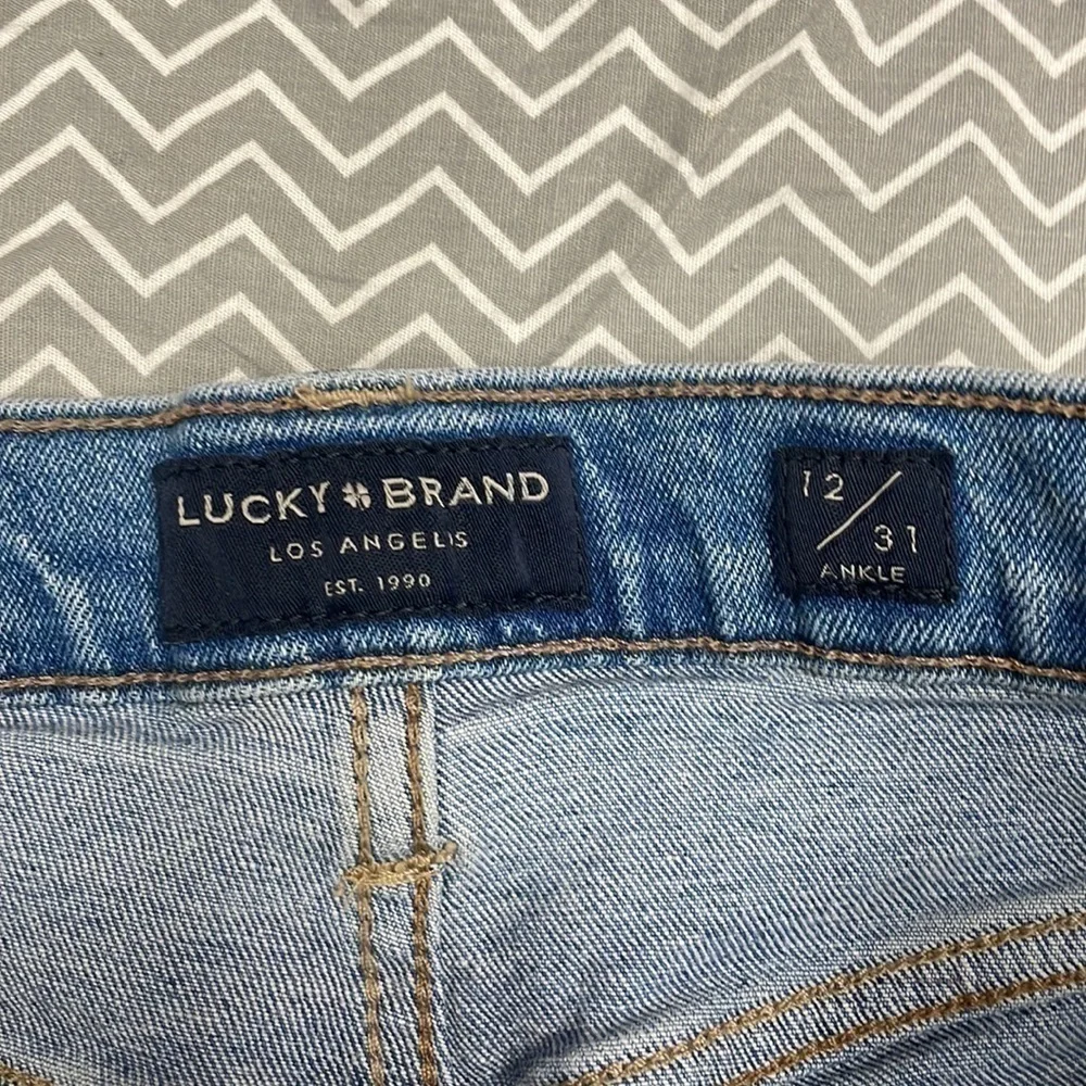 Lucky brand distressed denim jeans